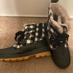 Maurices boots size 8.5 wide